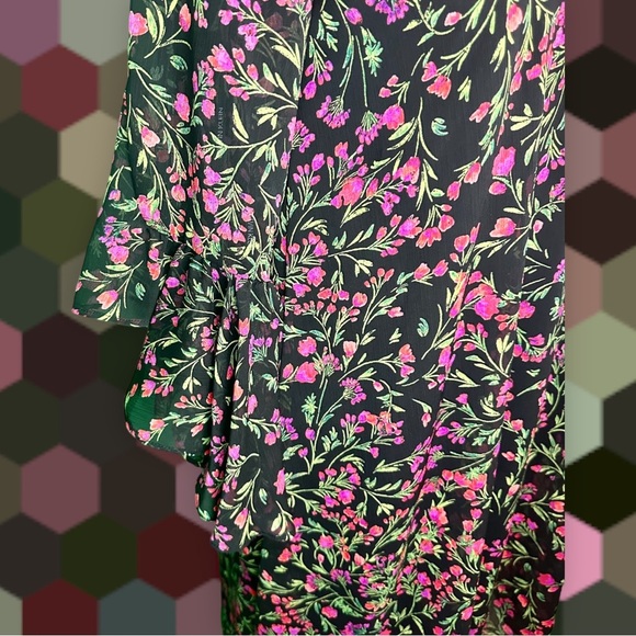 NWOT Calvin Klein Black / Pink Floral Bell Sleeve Chiffon Overlay Shift Dress 4 - Picture 9 of 14